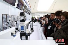 2026中关村论坛年会开幕 机器人“预演”未来生活